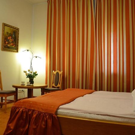 Karat Bed & Breakfast Varşovia Exterior foto