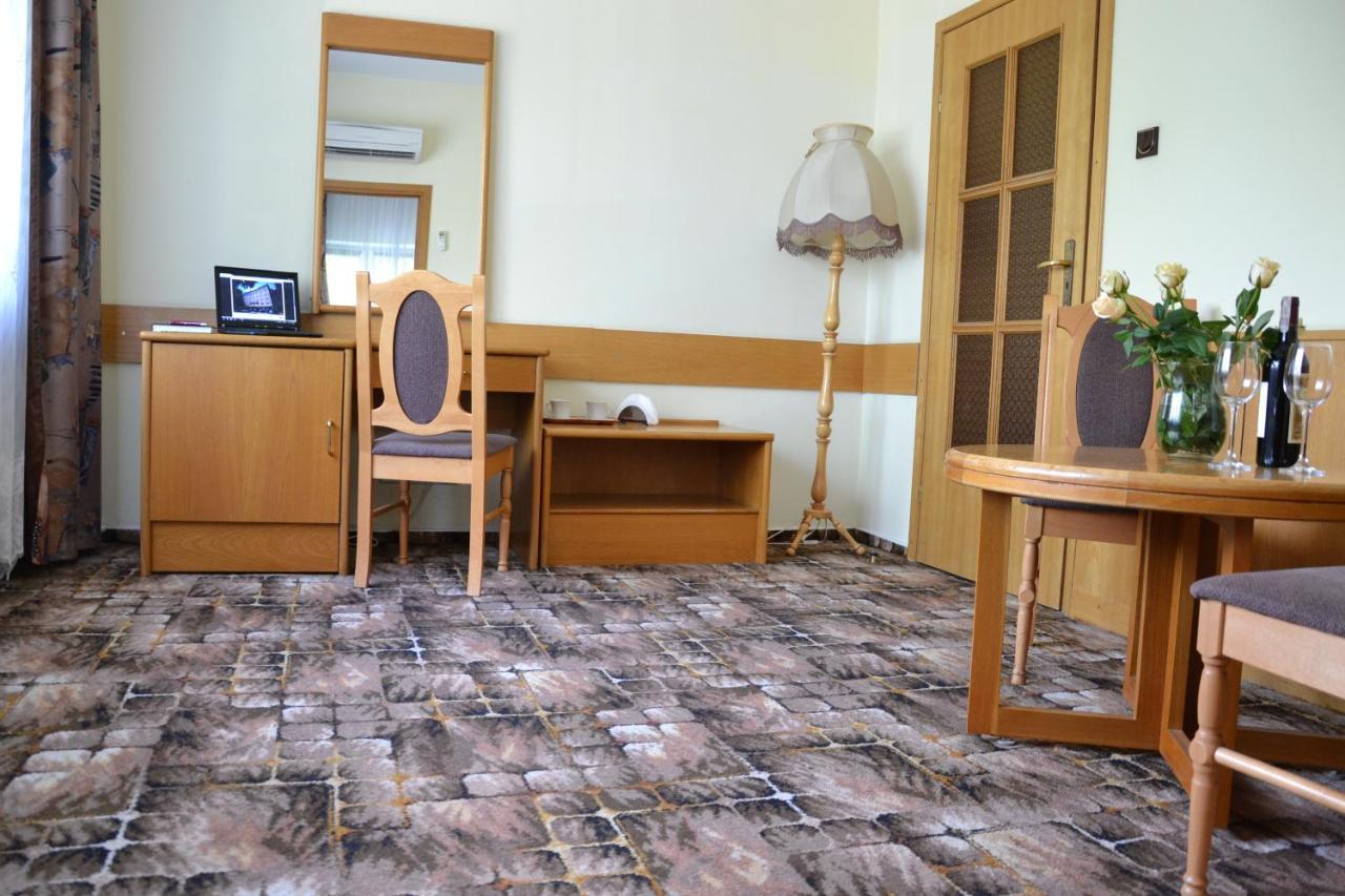 Karat Bed & Breakfast Varşovia Exterior foto