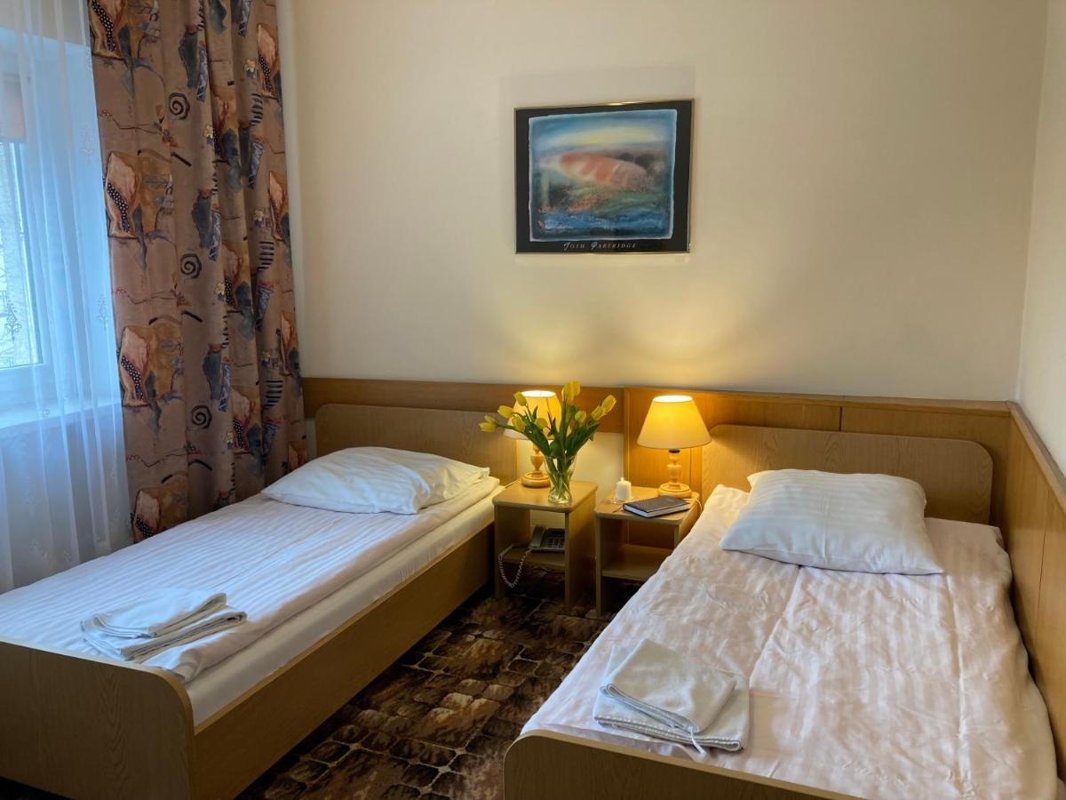 Karat Bed & Breakfast Varşovia Exterior foto