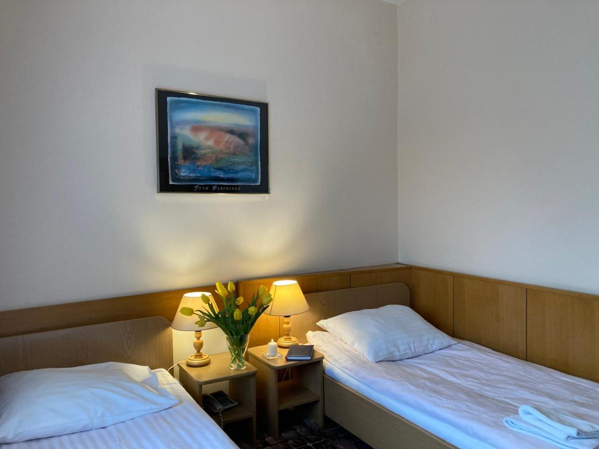 Karat Bed & Breakfast Varşovia Exterior foto