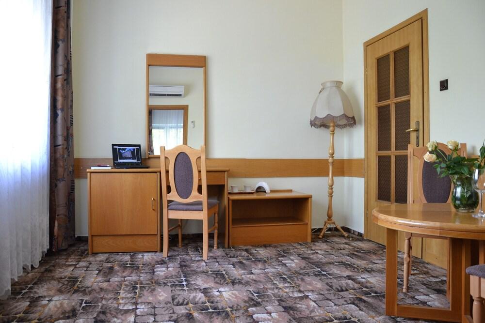 Karat Bed & Breakfast Varşovia Exterior foto